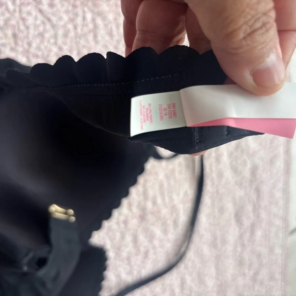 Victoria's Secret Black Scallop-Edge Push-Up Bra Top